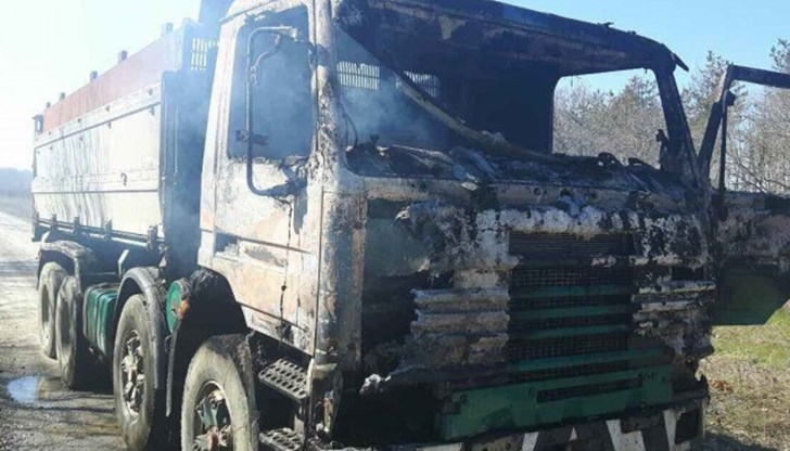 Камион, натъпкан с мигранти се запали край Резово