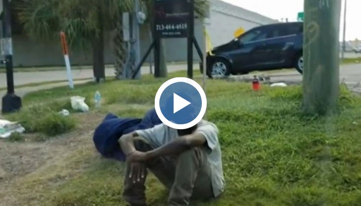 Бездомникът чакал цели три години на едно и също място, един ден съдбата му се усмихва