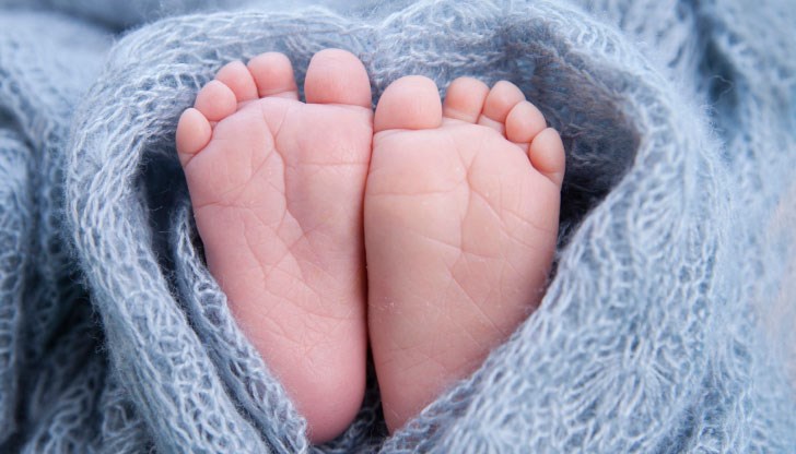 30-годишна китайка роди две момиченца, шест дни след като даде живот на първородния си син