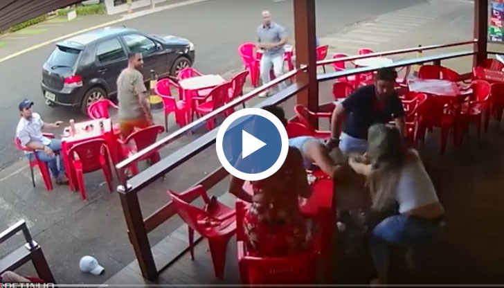 Зрелищната саморазправа се случва в кафене