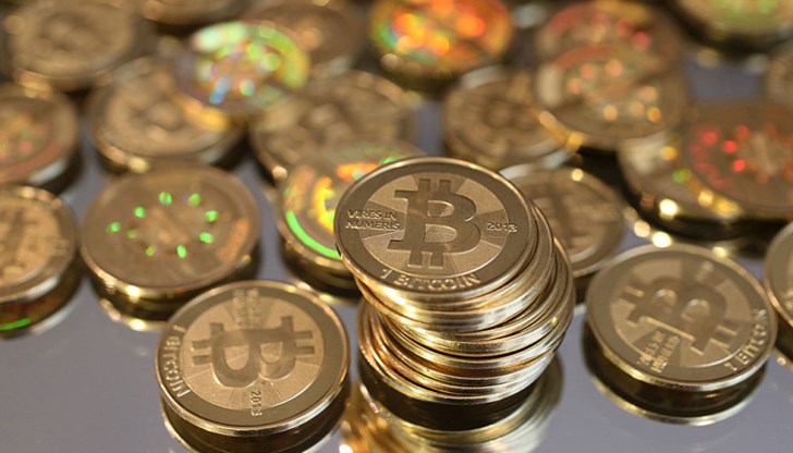 Биткойнът се срина през уикенда.