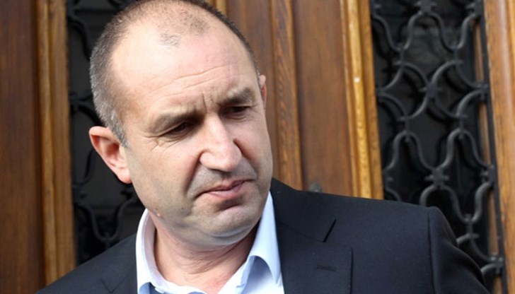 Румен Радев поздрави всички, които бяха ангажирани с изборите Румен Радев поздрави всички, които бяха ангажирани с изборите