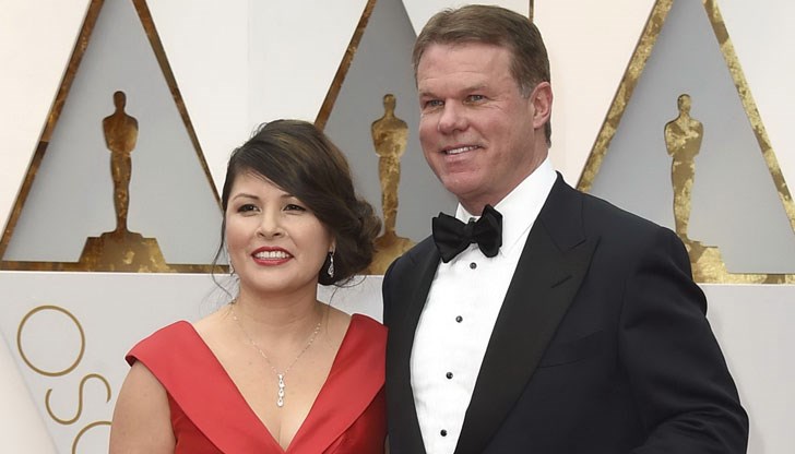 Счетоводителите Брайън Кулинан и Марта Руиз са отговаряли за пликовете с имената на победителите Счетоводителите Брайън Кулинан и Марта Руиз са отговаряли за пликовете с имената на победителите