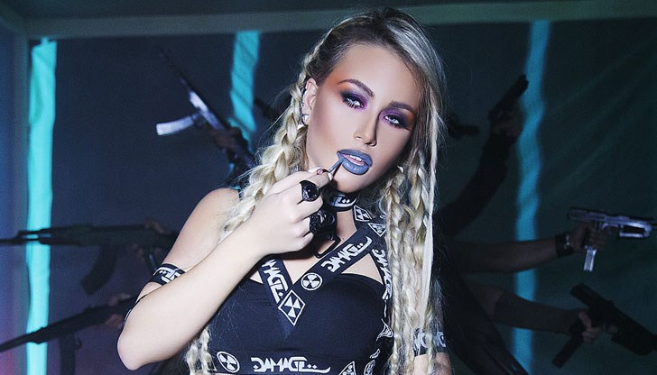 Гери е останала без брадичка, вратът й също не се вижда, а талията й е невъзможно да бъде около „половин сантиметър“