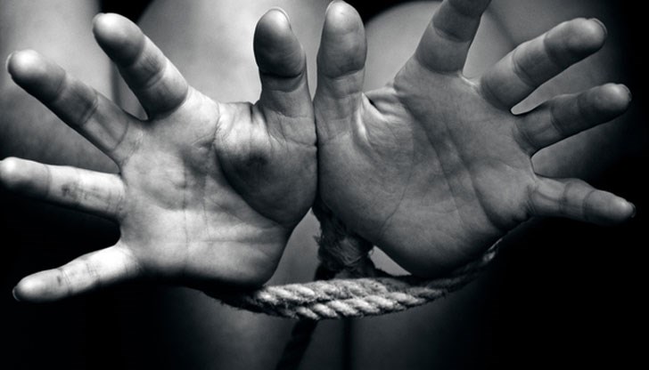 Тя е успяла да избяга и с нея започва работа психолог