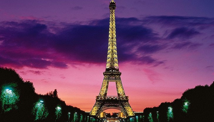 На днешния ден през 1889 година един от най-известните паметници в света - Айфеловата кула в Париж, е официално открита и осветена