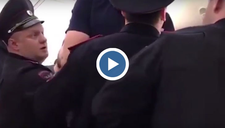 Волейболистът бе свален с полицейска намеса от самолет преди да излети