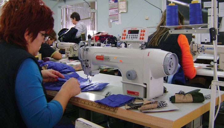 У нас средната заплата на шивачките е около 280 евро, а в Румъния е 400 / Снимката е илюстративна