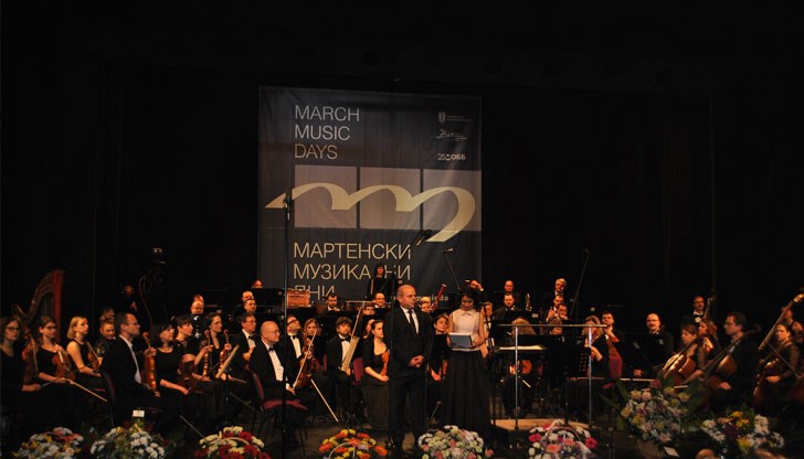 На 57-то издание на Международния фестивал присъстваха премиерът Огнян Герджиков и министъра на културата Рашко Младенов и вицепрезидентът на Република България Илияна Йотова