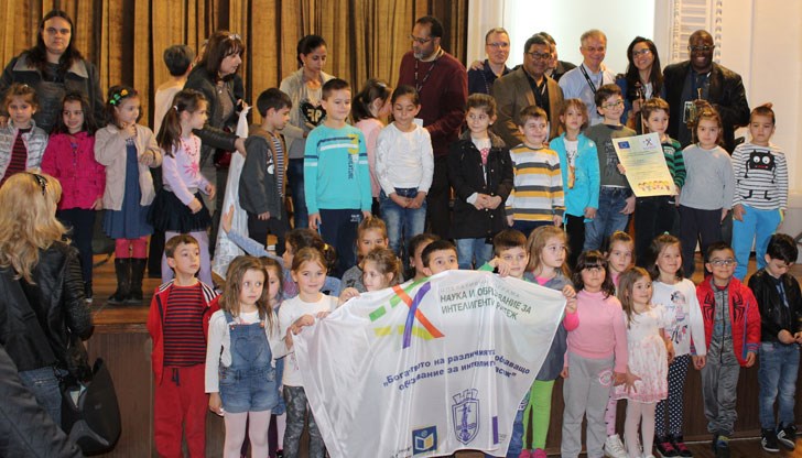 Незабравима среща със солистите на знаменитата Чикагска Джаз Филхармония имаха 120 деца от Русе