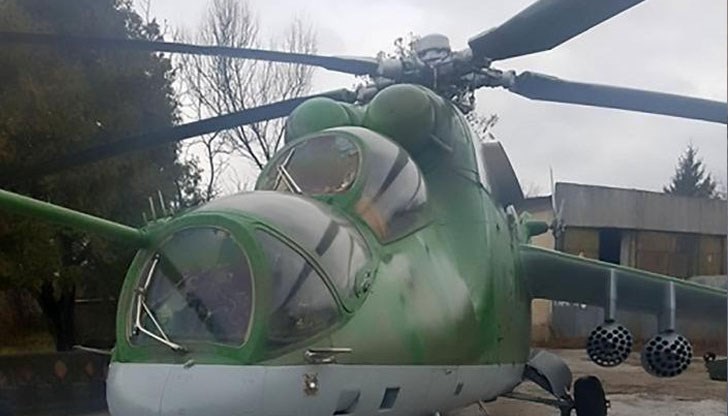"Ловецът на мигранти" се хвали с новия си боен хеликоптер, всявайки паника