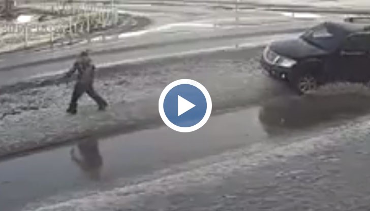 Момчето е с мозъчно сътресение, след като шофьорът искал да му даде урок