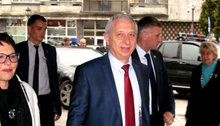 Утре премиерът Огнян Герджиков ще посети Дунав мост, за да провери на място какви са проблемите при преминаването на границата