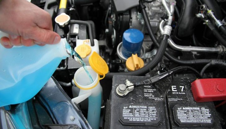 Инспекторите са спрели продажбата на течност за авточистачки, съдържаща метанол