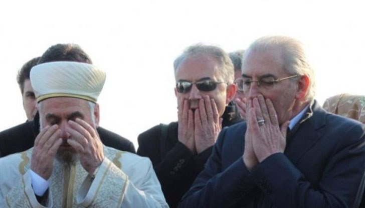 Местан и неговото обкръжение отслужиха молебен за загиналите мюсюлмански войници