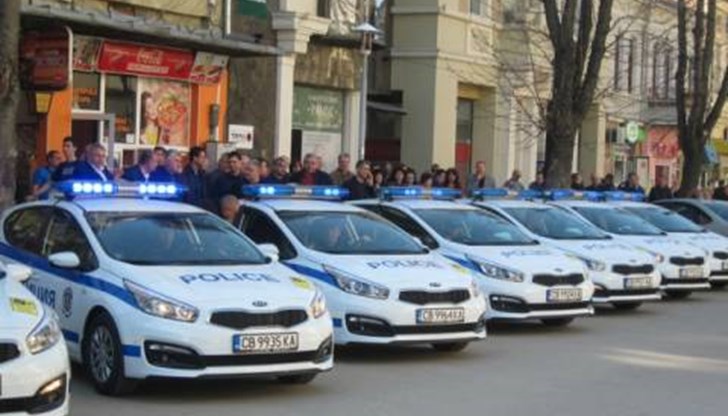 Пламен Узунов връчи ключовете за първите 11 нови полицейски автомобили от общо 278 за страната