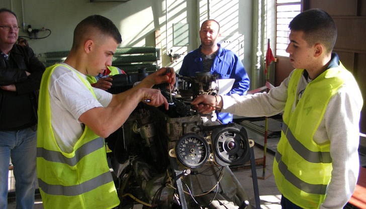 Националното състезание „Най-добър млад автомонтьор и водач на МПС“ ще се проведе след няколко дни / Снимката е илюстративна Националното състезание „Най-добър млад автомонтьор и водач на МПС“ ще се проведе след няколко дни / Снимката е илюстративна