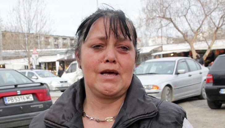 Без покрив, без лични вещи, пари и документи останаха вчера Диана Узунова и Ангел Марчев с двете си деца Без покрив, без лични вещи, пари и документи останаха вчера Диана Узунова и Ангел Марчев с двете си деца