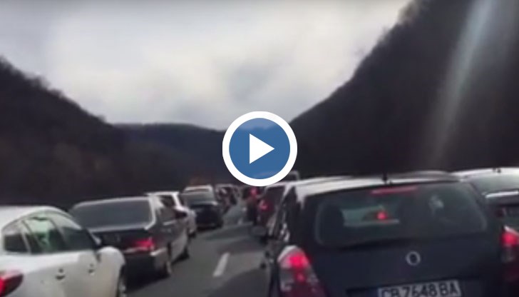 Задръствянето започва преди тунел "Ечемишка"