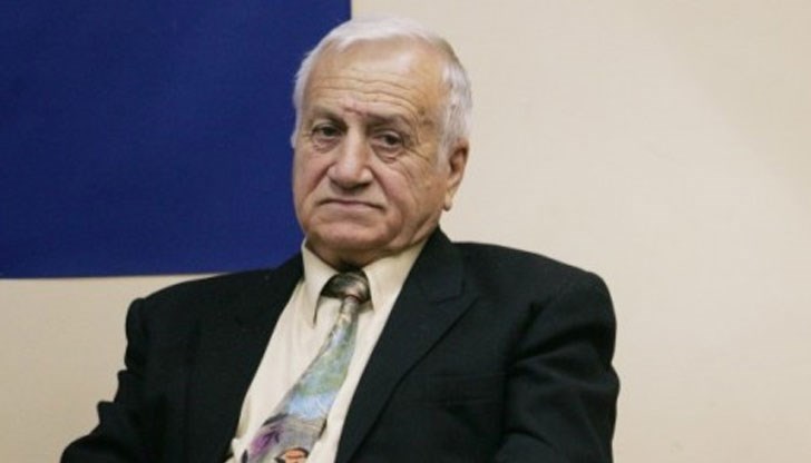 От 1969 година Иван Абаджиев е треньор на националния отбор, който води близо 30 години