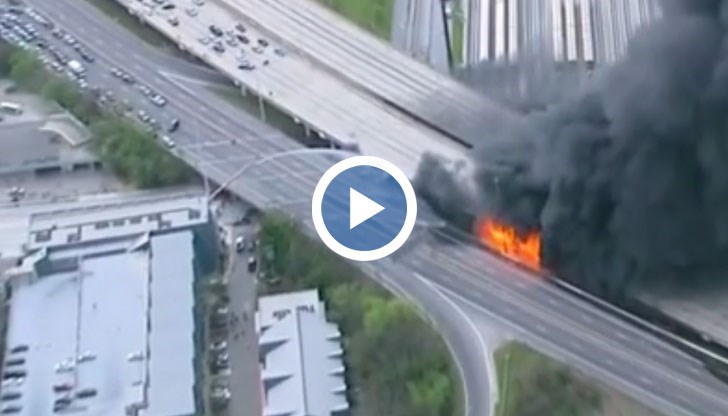 На кадрите се вижда как стотици коли трябваше да чакат, преди да се измъкнат от образувалите се задръствания