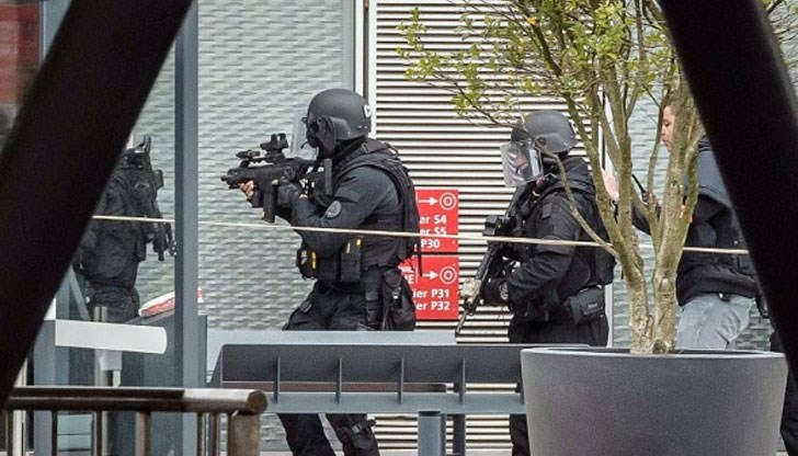 И втори полицейски източник каза, че двете нападения са свързани