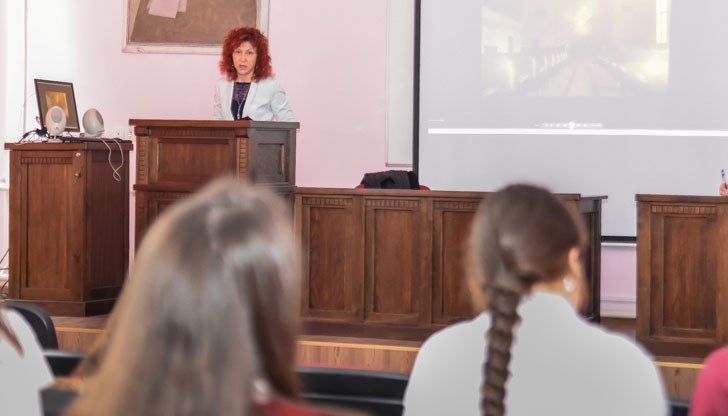 Окръжният съдия говори пред десетокласници от Английската гимназия