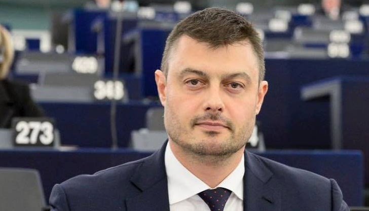 Слугите на олигархията приключиха мача и дано още днес да изнесат труповете си от сцената Слугите на олигархията приключиха мача и дано още днес да изнесат труповете си от сцената