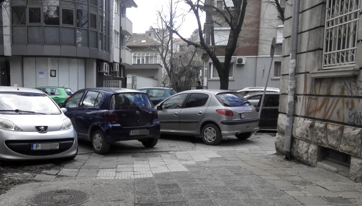 Не само инвалидна количка, но и майка с детска количка не може да мине