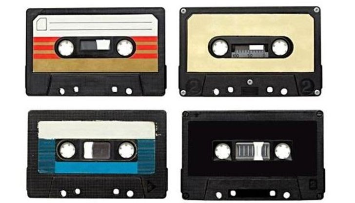 Децата на 90-те попълвахме лексикони и пишехме в споменици на съучениците си Децата на 90-те попълвахме лексикони и пишехме в споменици на съучениците си