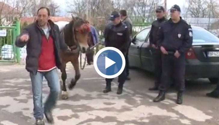 Общинска наредба не позволява през града да минават каруци.