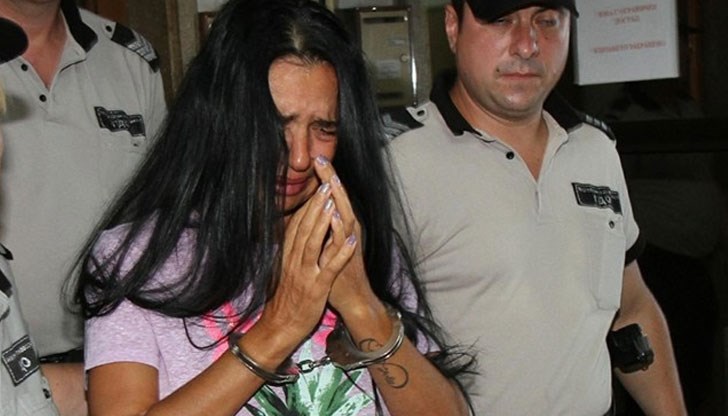 Тя споделя, че първият мъж, с който е спала още в 8-и клас, е загинал в катастрофа