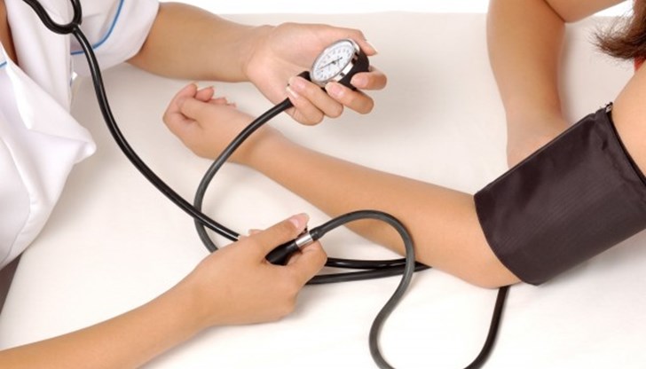 Проблемите с кръвното отдавна не са типични само за по-възрастните, тъй като все повече хора в активна възраст страдат от тях