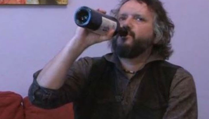 Кайо закусва с вино и обядва с водка, а после пиши едни небивали измислици в социалните мрежи Кайо закусва с вино и обядва с водка, а после пиши едни небивали измислици в социалните мрежи