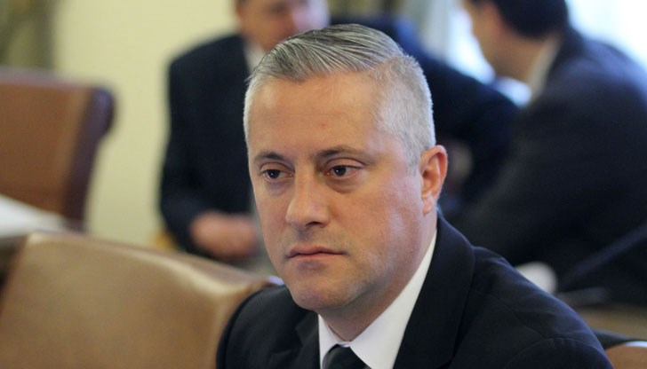 Лидерът подаде оставка, както и цялото ръководство на партията Лидерът подаде оставка, както и цялото ръководство на партията