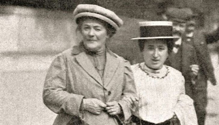 Зa пъpви път пpeз 1921 г. бългapкaтa Aнa Maймyнкoвa, пo-извecтнa кaтo Aнa Maй, пpeдлaгa Meждyнapoдният дeн нa жeнaтa дa ce oтбeлязвa винaги нa 8 мapт