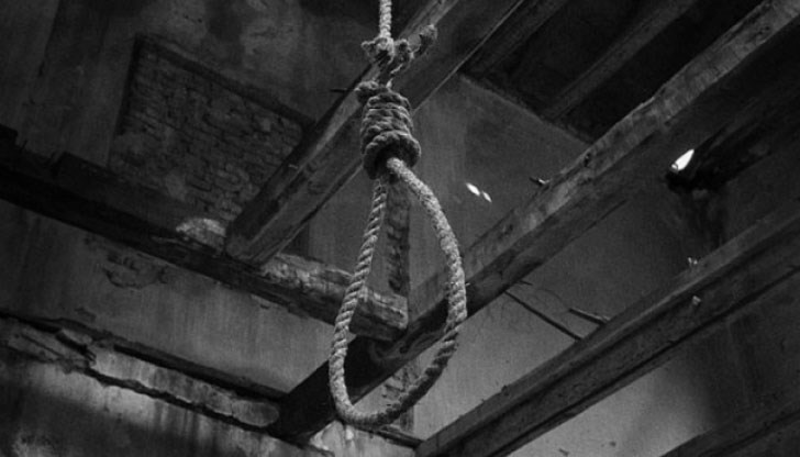 Баща му го търси, а той висял 9 дни на тавана в къщата Баща му го търси, а той висял 9 дни на тавана в къщата