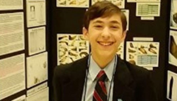 12-годишният Стивън получава награда за откритието си