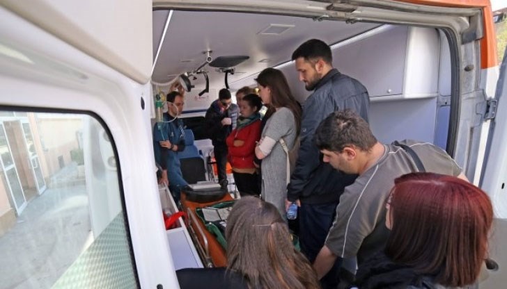 Истинските лекари не реагираха и затова се усъмних, че може би е симулация