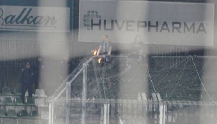 На снимките и видеонаблюдението от времето на инцидента се вижда, че извършителят не е един На снимките и видеонаблюдението от времето на инцидента се вижда, че извършителят не е един