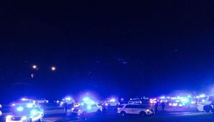 Трима тийнейджъри и бебе са ранени