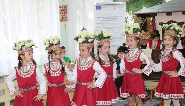 Децата пресъздадоха празниците Лазаровден, Цветница и Великден пред публика