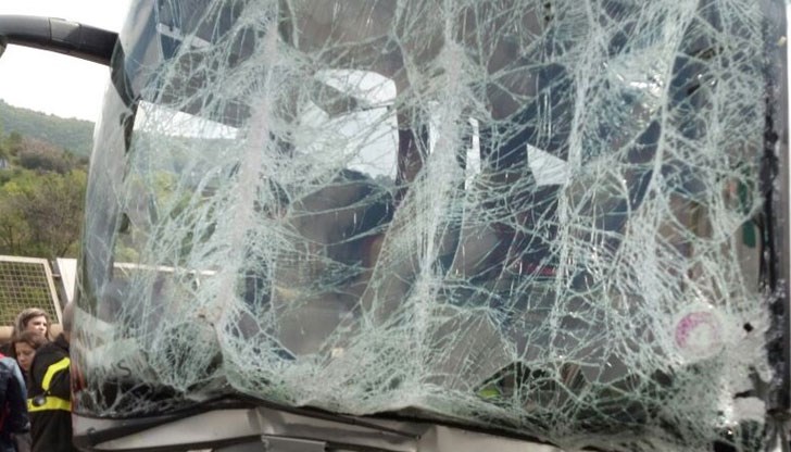 В катастрофиралия автобус е имало 40 български ученици