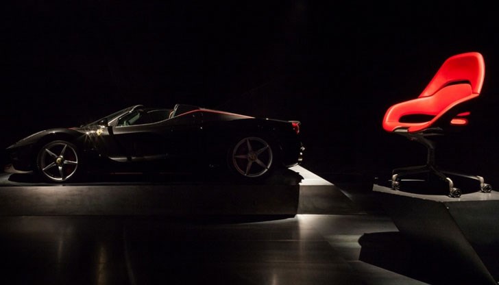 Знае се, че корпусът на креслата е изработен от карбон или от армирано алуминиево стъклено влакно