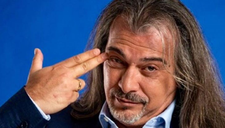 Слави спокойно може да си скъса договора и да ги съди!