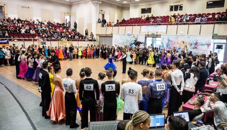 Организатор на събитието, което се провежда в Канев център, е  Клуб по спортни танци "Фламинго 98"