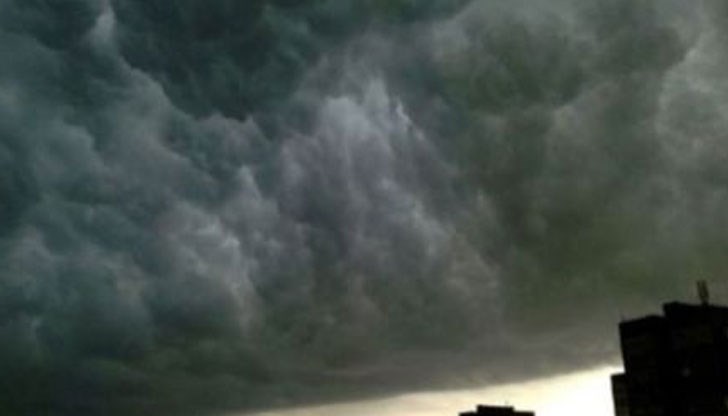 Главно в западната половина на страната, а привечер и на места в източните райони ще има валежи от дъжд