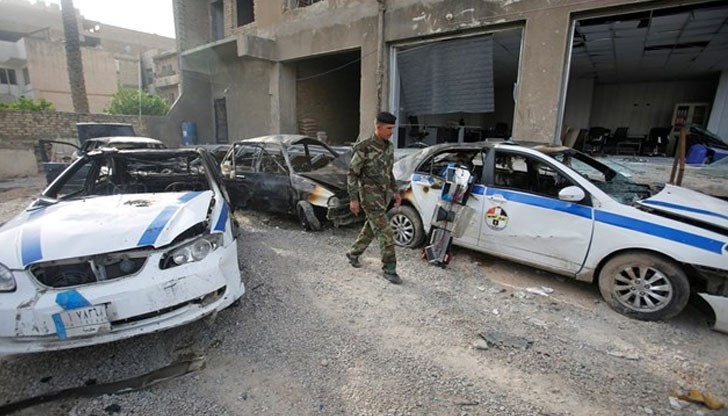 Атентатор самоубиец взриви бомбата пред полицейски участък