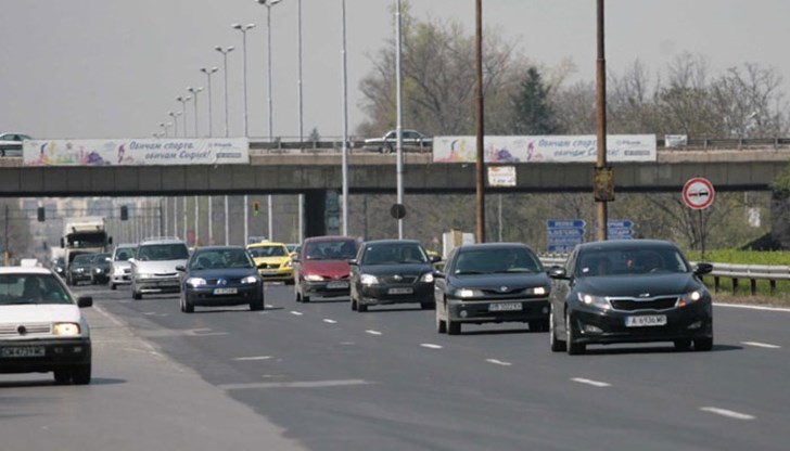В следобедните часове на днешния Разпети петък трафикът на автомагистрала „Хемус” е засилен