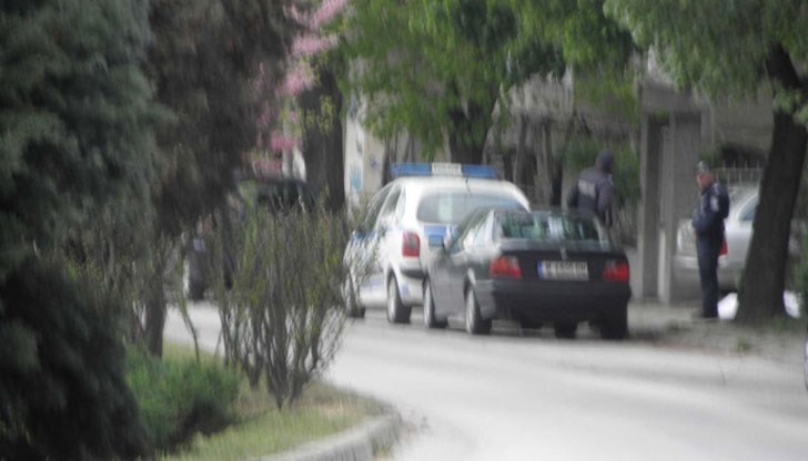 Според близките, открили тялото на тротоара пред кооперацията, нищо в поведението му вчера не показвало, че готви самоубийство Според близките, открили тялото на тротоара пред кооперацията, нищо в поведението му вчера не показвало, че готви самоубийство